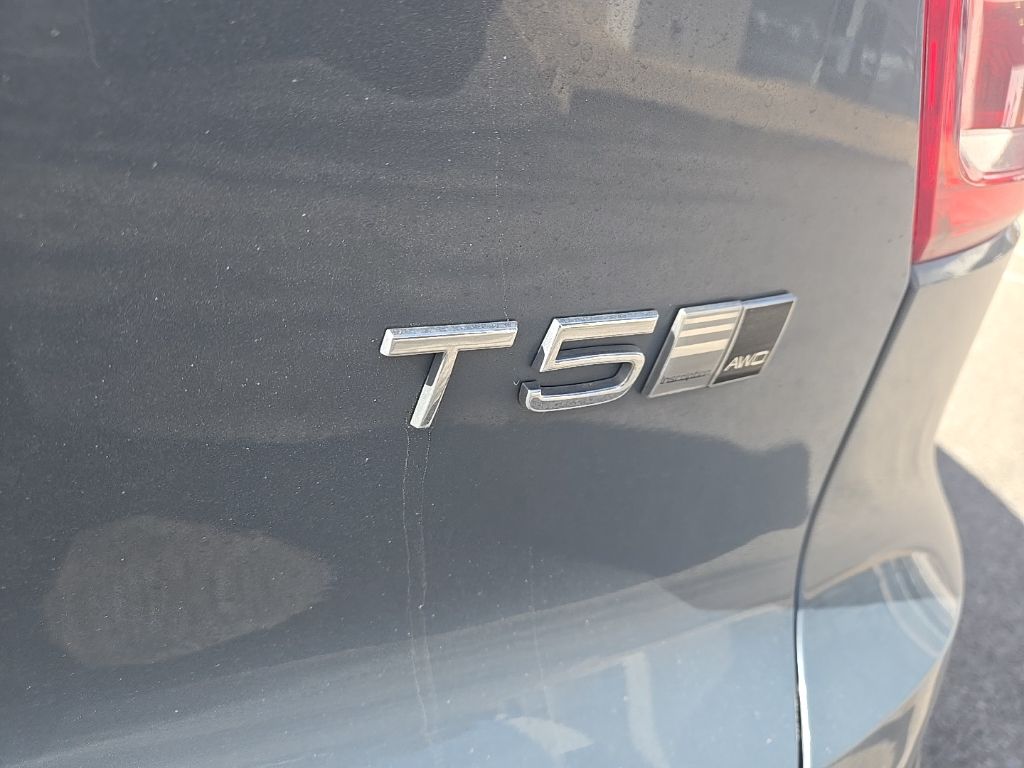 2020 Volvo XC40 T5 Inscription photo 3