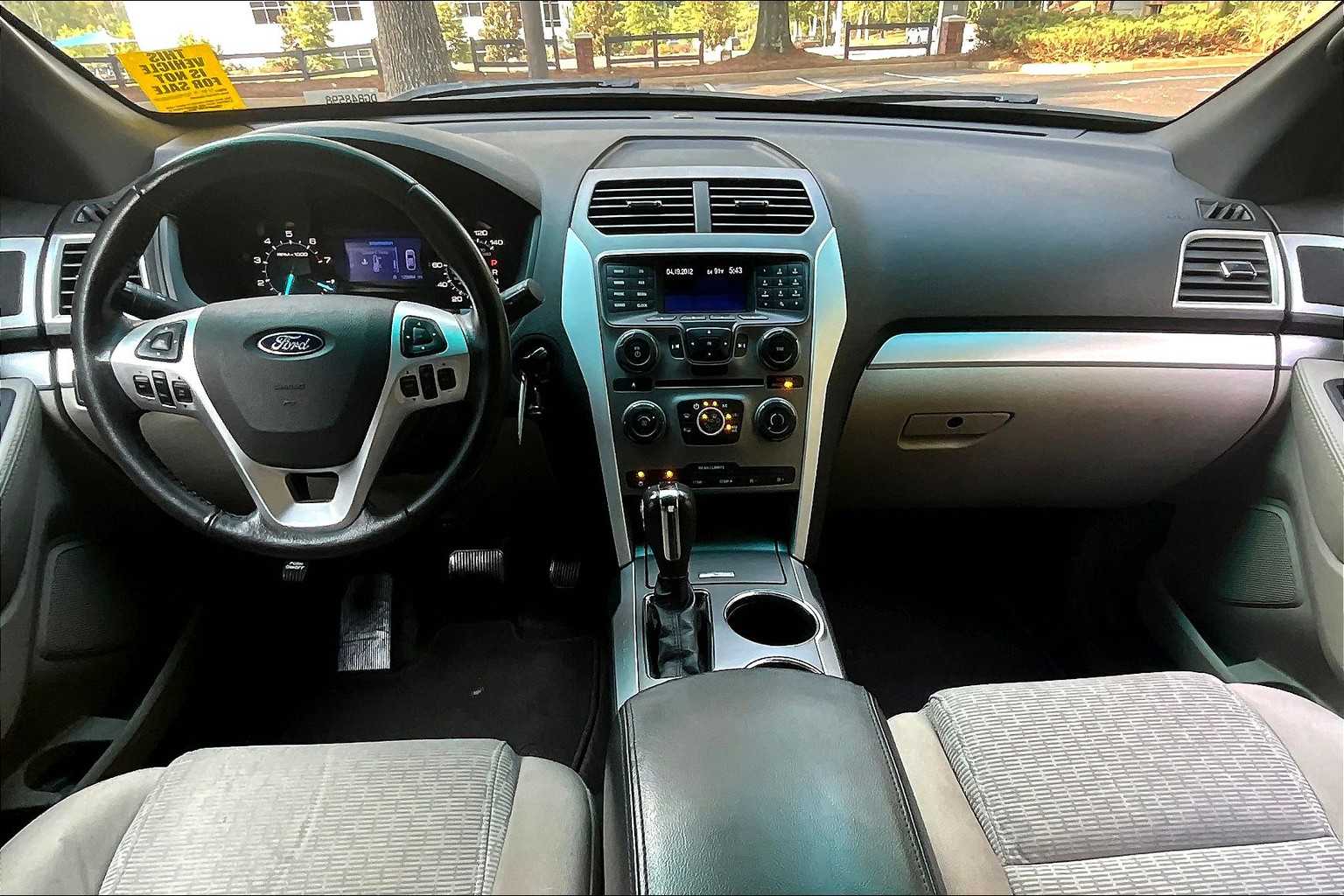 2013 Ford Explorer XLT photo 13
