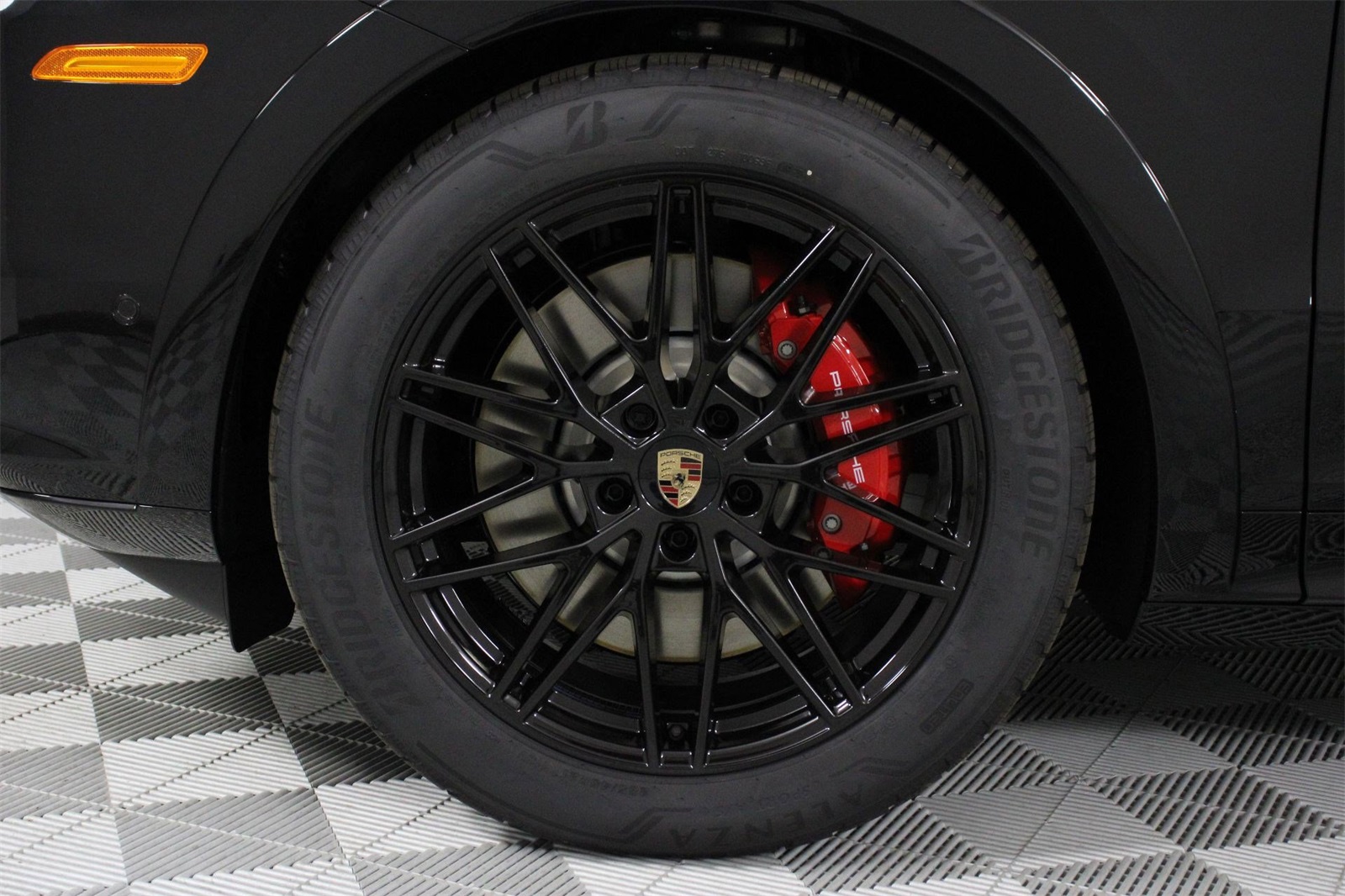2026 Porsche Cayenne GTS photo 17