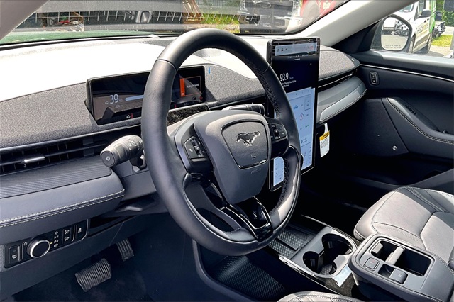 2025 Ford Mustang Mach-E Premium photo 6