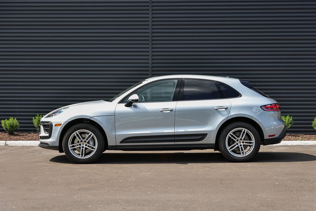 2024 Porsche Macan T photo 2