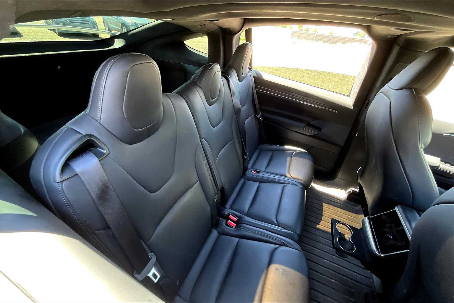 2022 Tesla Model X photo 16