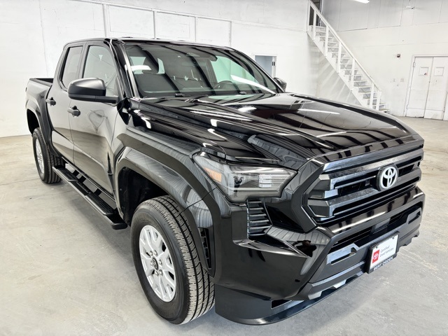 2025 Toyota Tacoma SR's photo