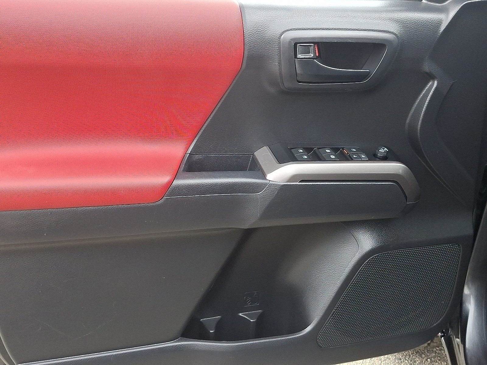 2023 Toyota Tacoma SR5 photo 13