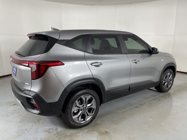 2024 Kia Seltos LX photo 8