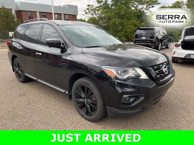 2018 Nissan Pathfinder SL photo 2