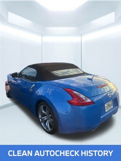 2010 Nissan 370Z Touring photo 2