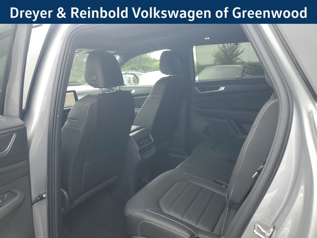 2025 Volkswagen Atlas Cross Sport SEL R-Line photo 13