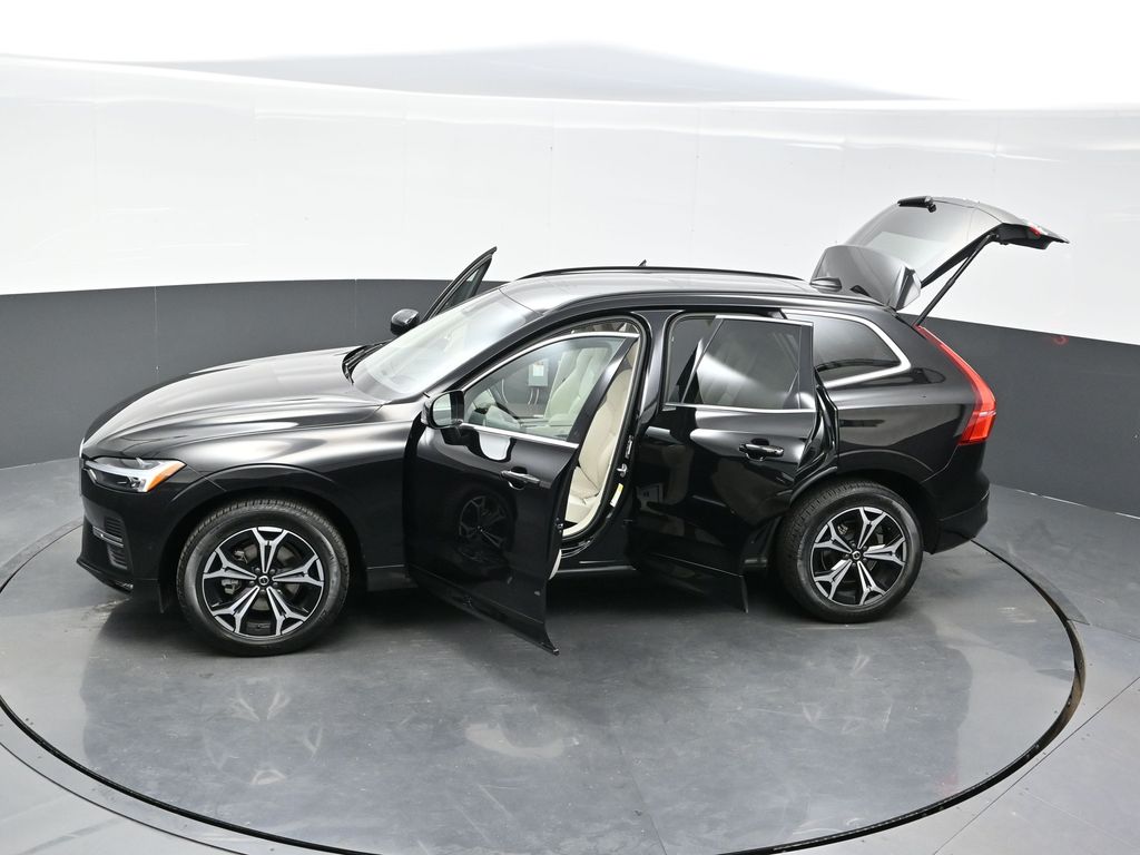 2022 Volvo XC60 B5 Momentum photo 37