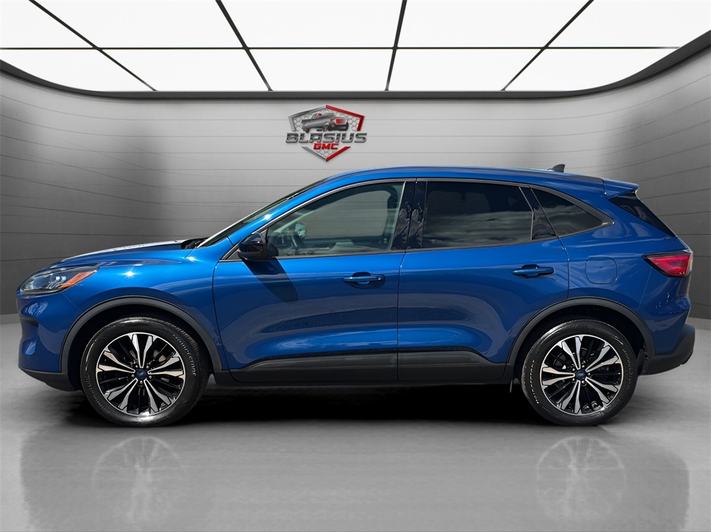 2022 Ford Escape SE photo 2
