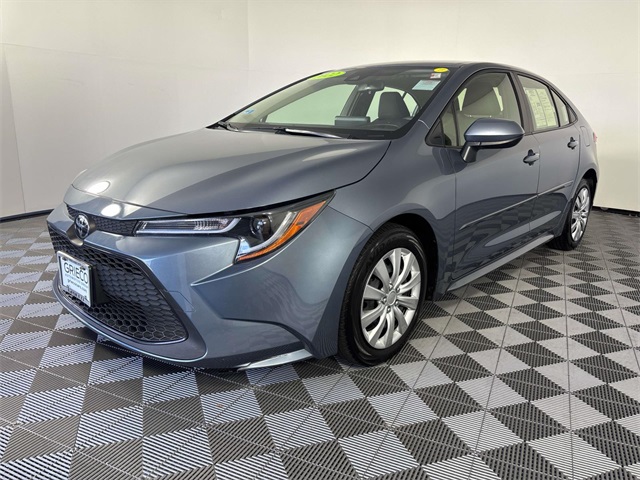 2022 Toyota Corolla LE photo 3