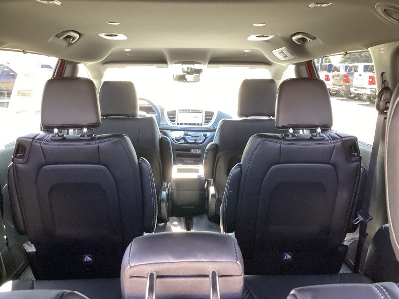 2025 Chrysler Pacifica photo 12