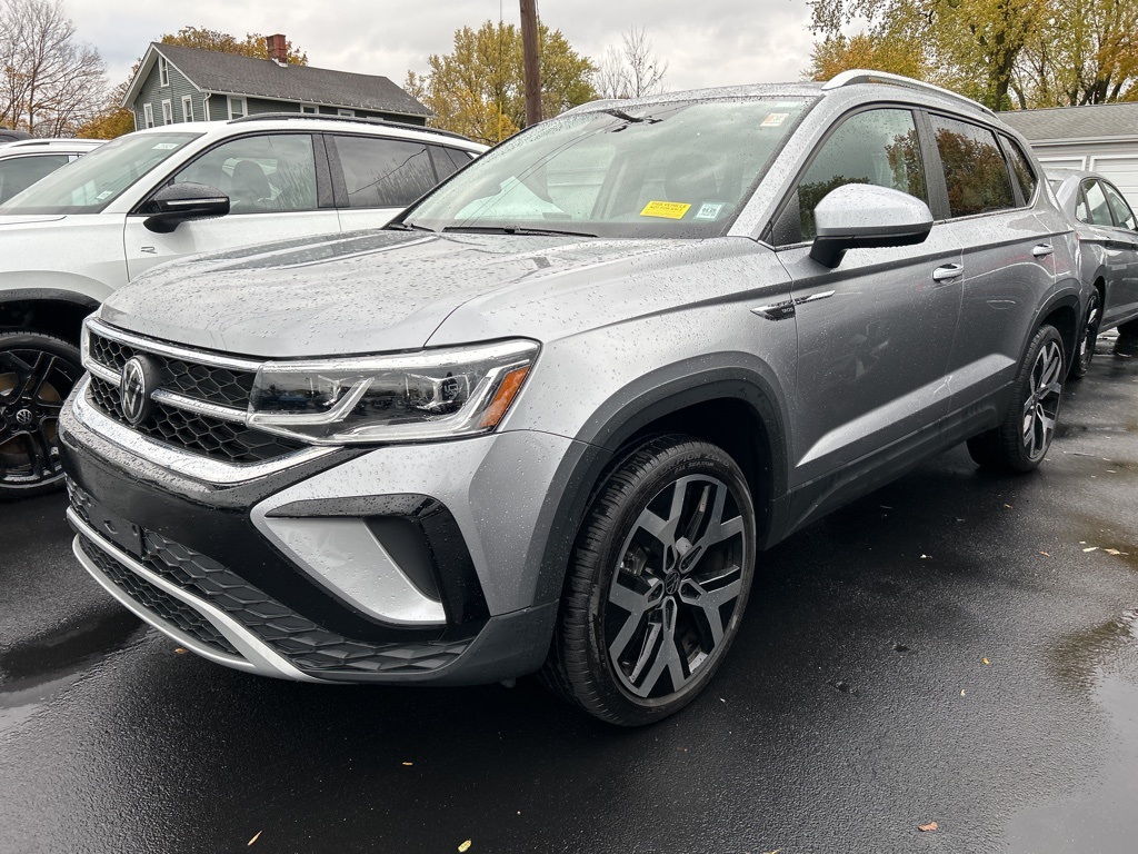 2023 Volkswagen Taos SEL photo 2
