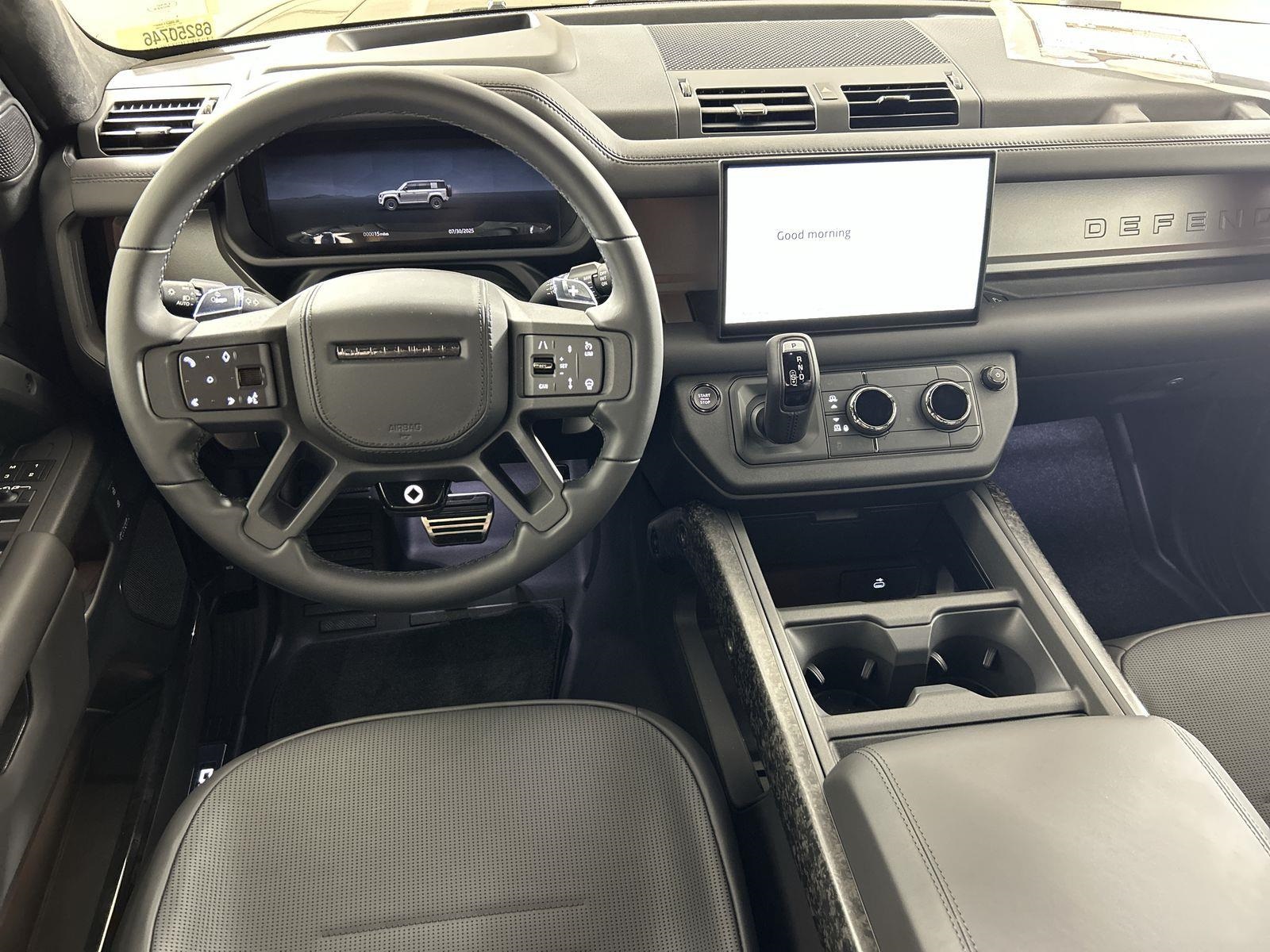 2025 Land Rover Defender 110 photo 10