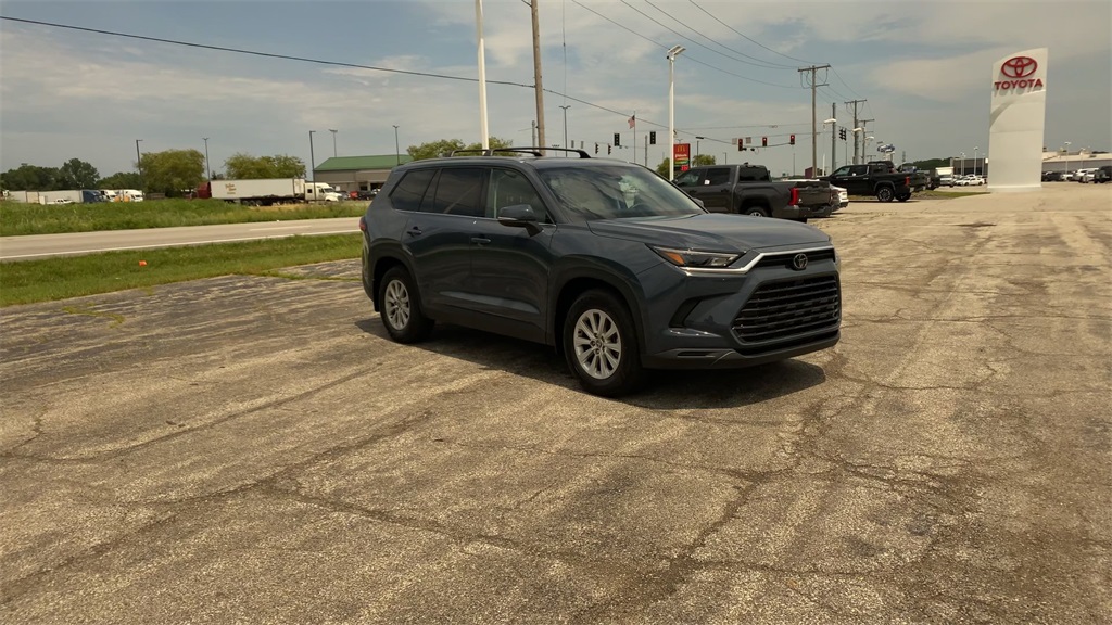 2024 Toyota Grand Highlander XLE photo 2