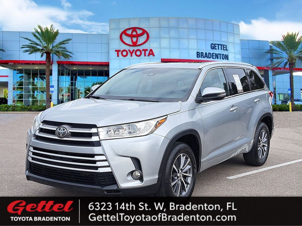 2017 Toyota Highlander XLE's photo