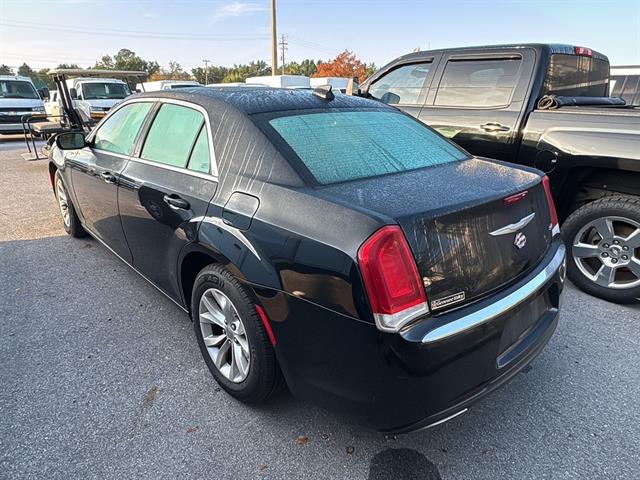 2016 Chrysler 300 Limited photo 4