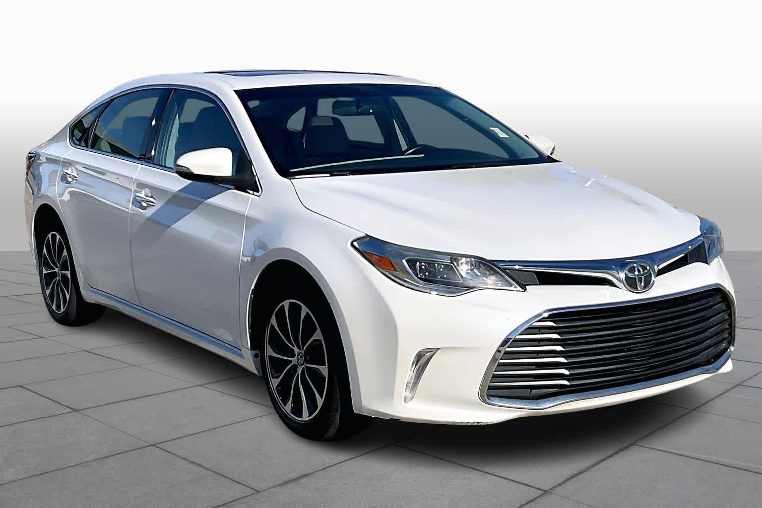 2016 Toyota Avalon XLE Premium photo 2