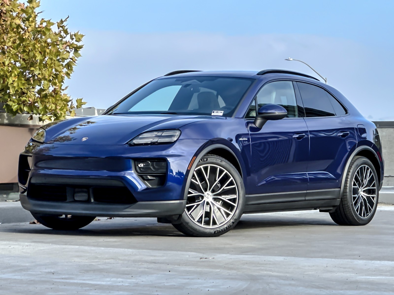 2025 Porsche Macan Base