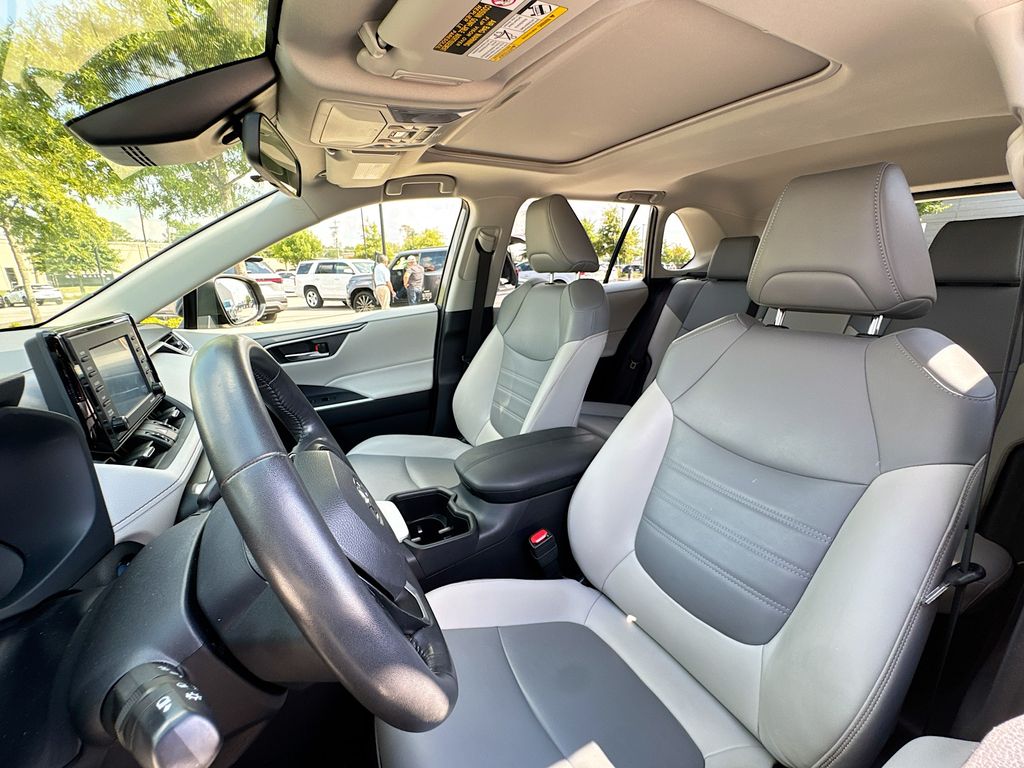 2022 Toyota RAV4 Hybrid XLE Premium photo 3