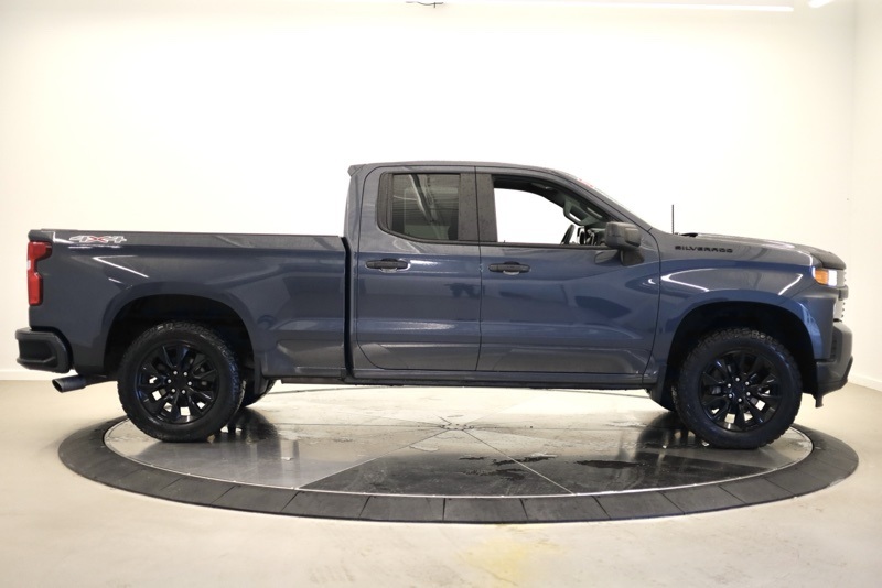 2020 Chevrolet Silverado 1500 Custom photo 2