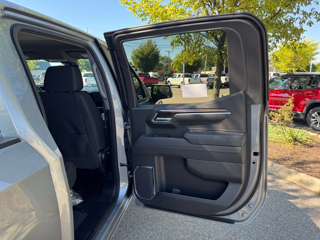 2025 Chevrolet Silverado 1500 LT photo 19