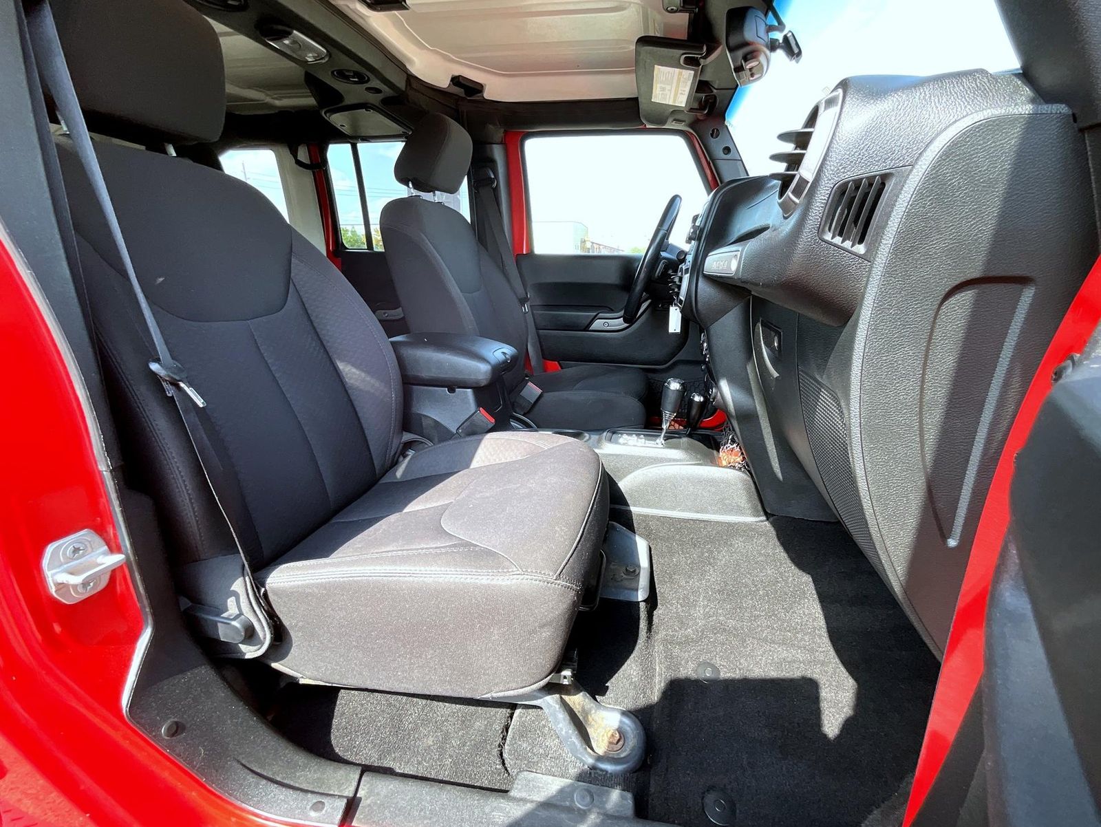 2015 Jeep Wrangler Unlimited Sport photo 15