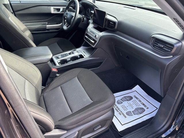 2024 Ford Explorer XLT photo 9