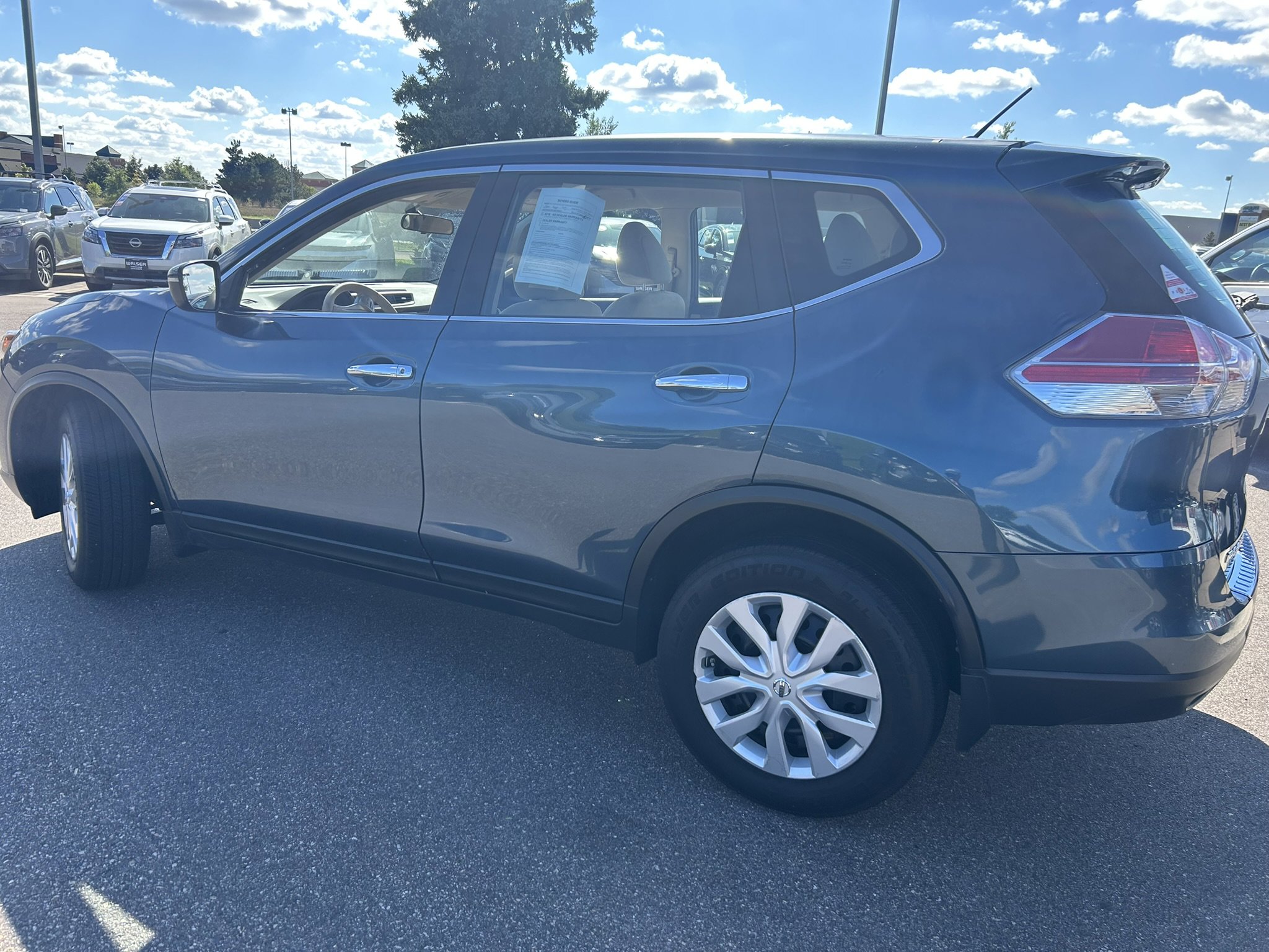 2014 Nissan Rogue S photo 2
