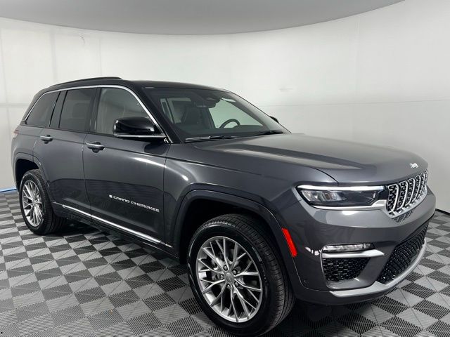 2025 Jeep Grand Cherokee Summit's photo