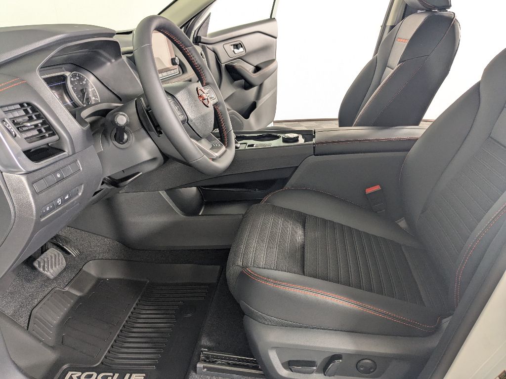 2026 Nissan Rogue SV photo 9