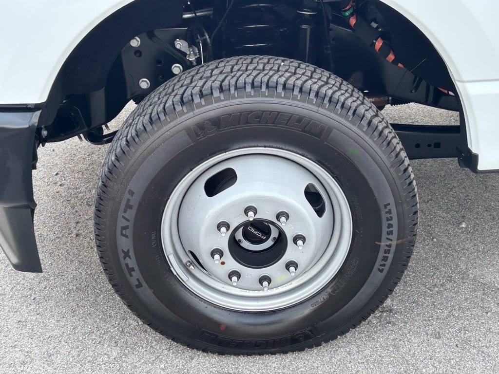 2025 Ford F-350 XL photo 3