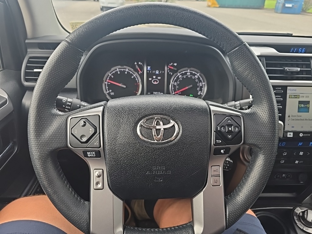 2020 Toyota 4Runner Limited photo 13