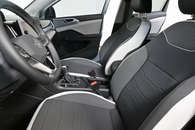 2025 Volkswagen Taos SE photo 5