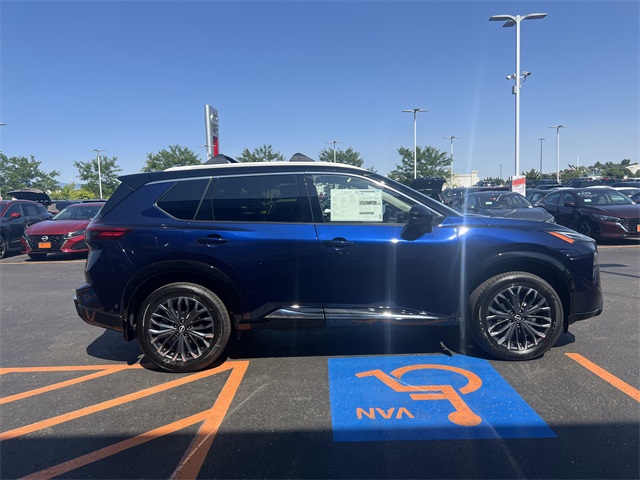 2025 Nissan Rogue Platinum photo 4