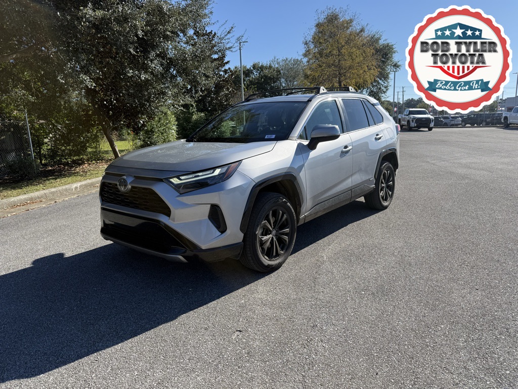 2022 Toyota RAV4 SE's photo