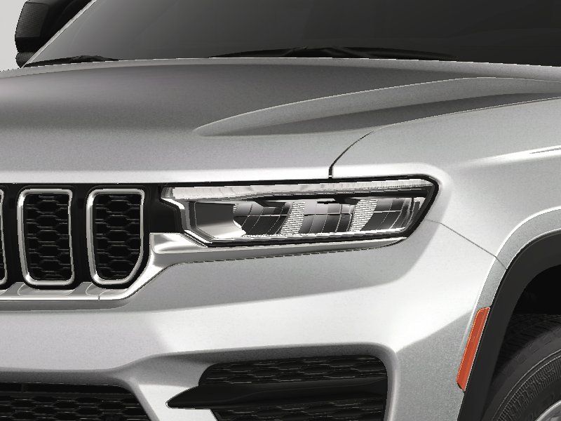 2025 Jeep Grand Cherokee Laredo photo 11