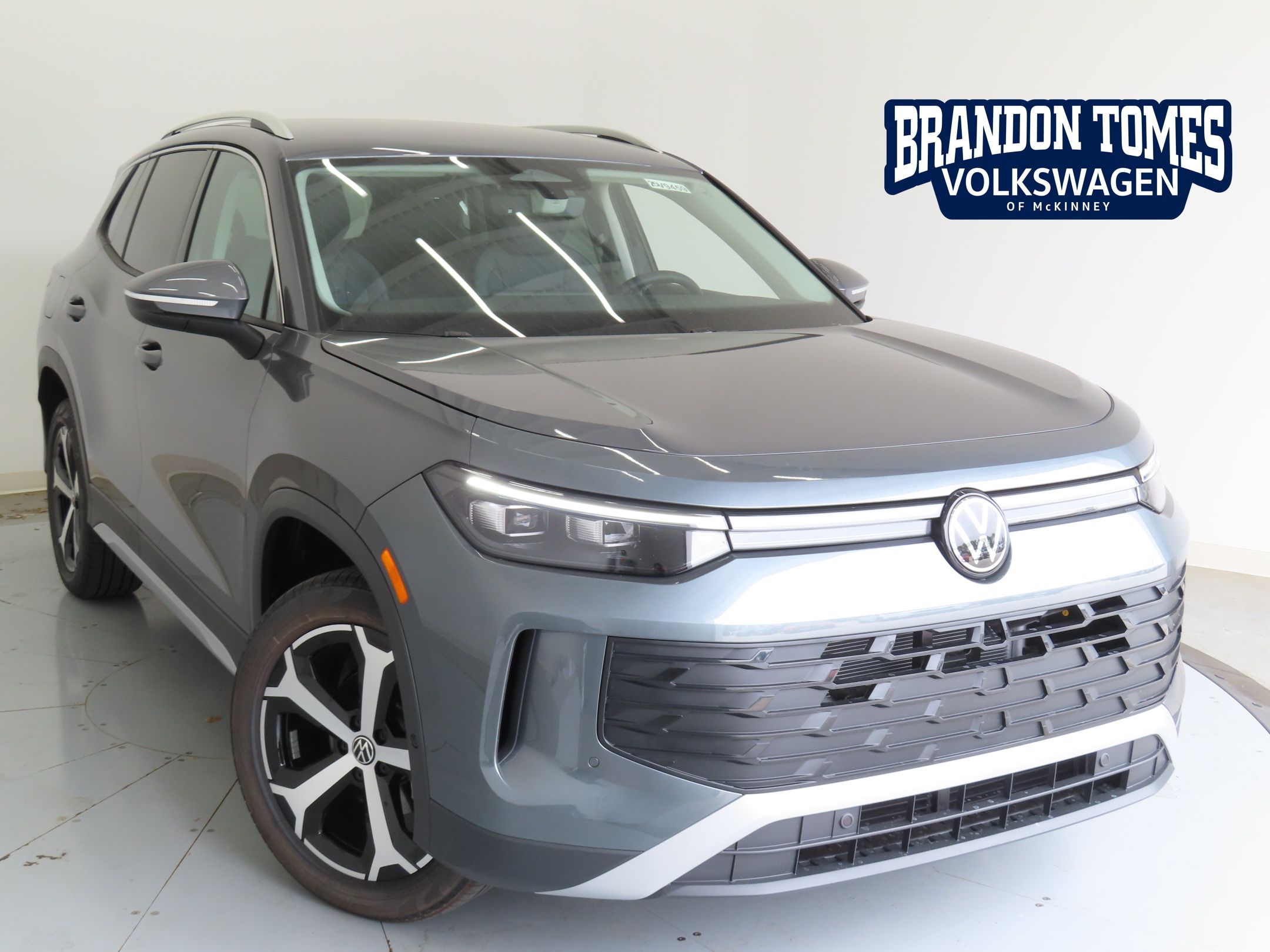 New 2025 Volkswagen Tiguan 2.0T SE 4D Sport Utility in