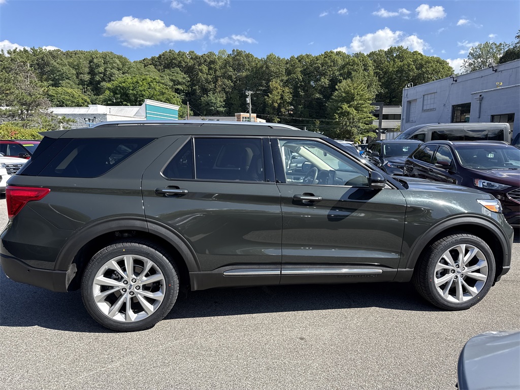 2025 Ford Explorer ST-Line photo 2