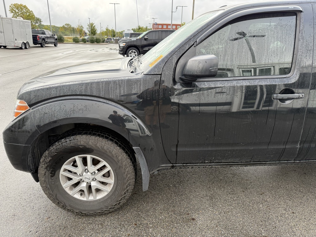 2017 Nissan Frontier SV photo 2
