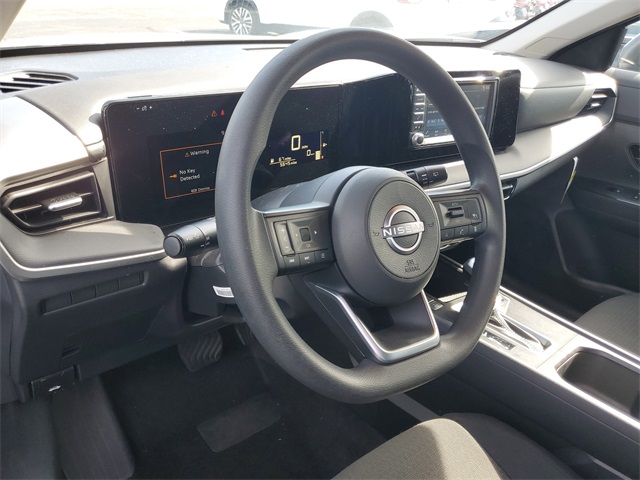 2025 Nissan Kicks S photo 12
