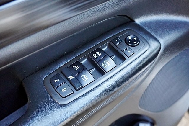 Used 2021 White Jeep Laredo E image 22