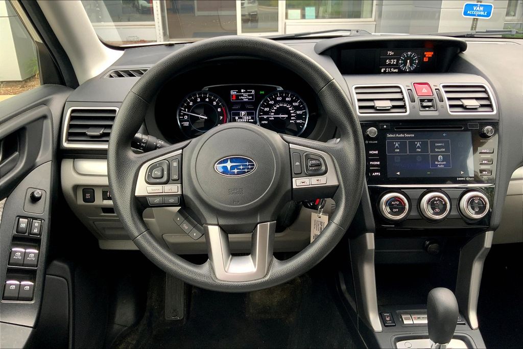 2017 Subaru Forester 2.5i Premium photo 4