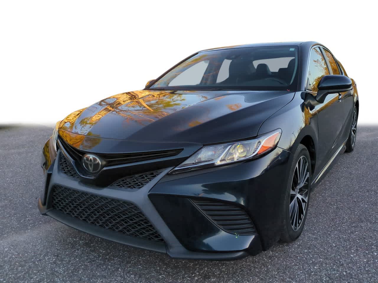 2020 Toyota Camry SE's photo
