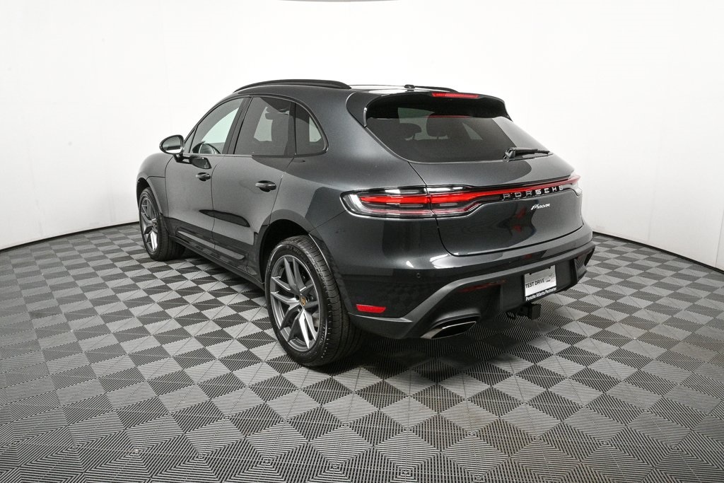 2026 Porsche Macan T photo 2