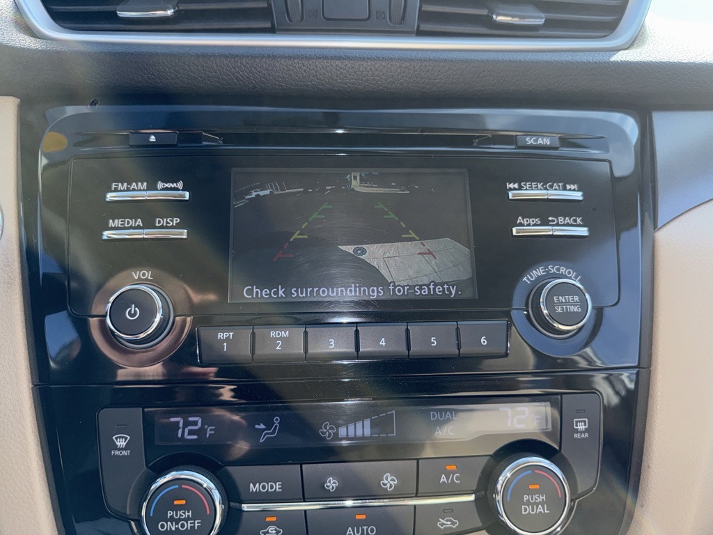 2016 Nissan Rogue SV photo 14