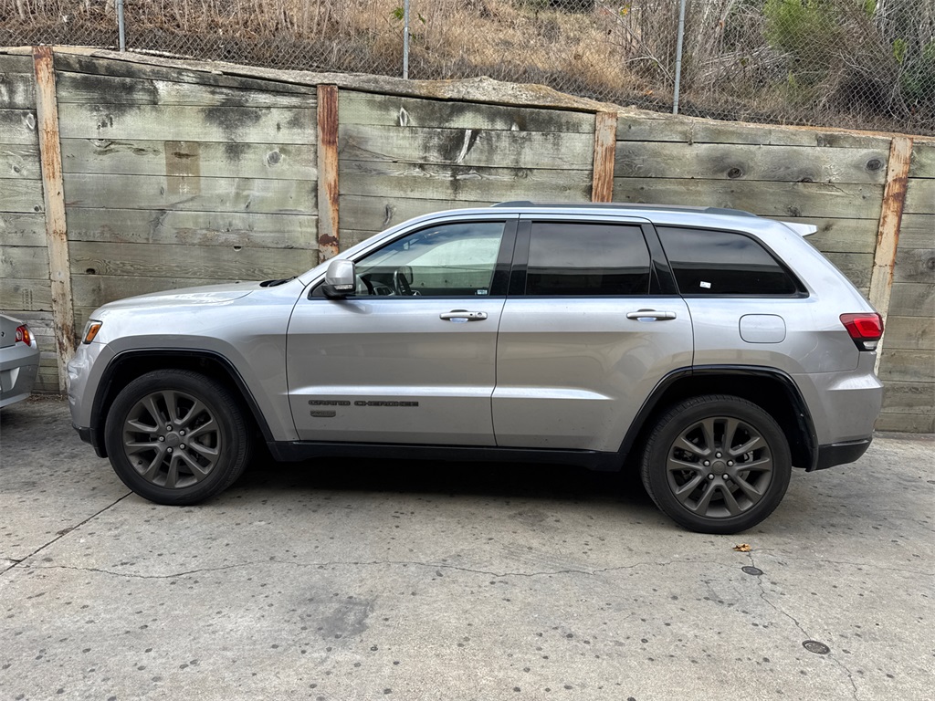 2016 Jeep Grand Cherokee Limited Anniversary Edition photo 3