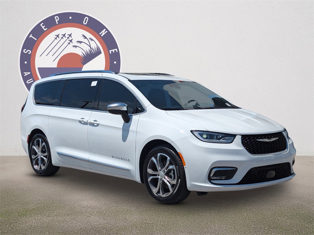 2026 Chrysler Pacifica Pinnacle photo 2