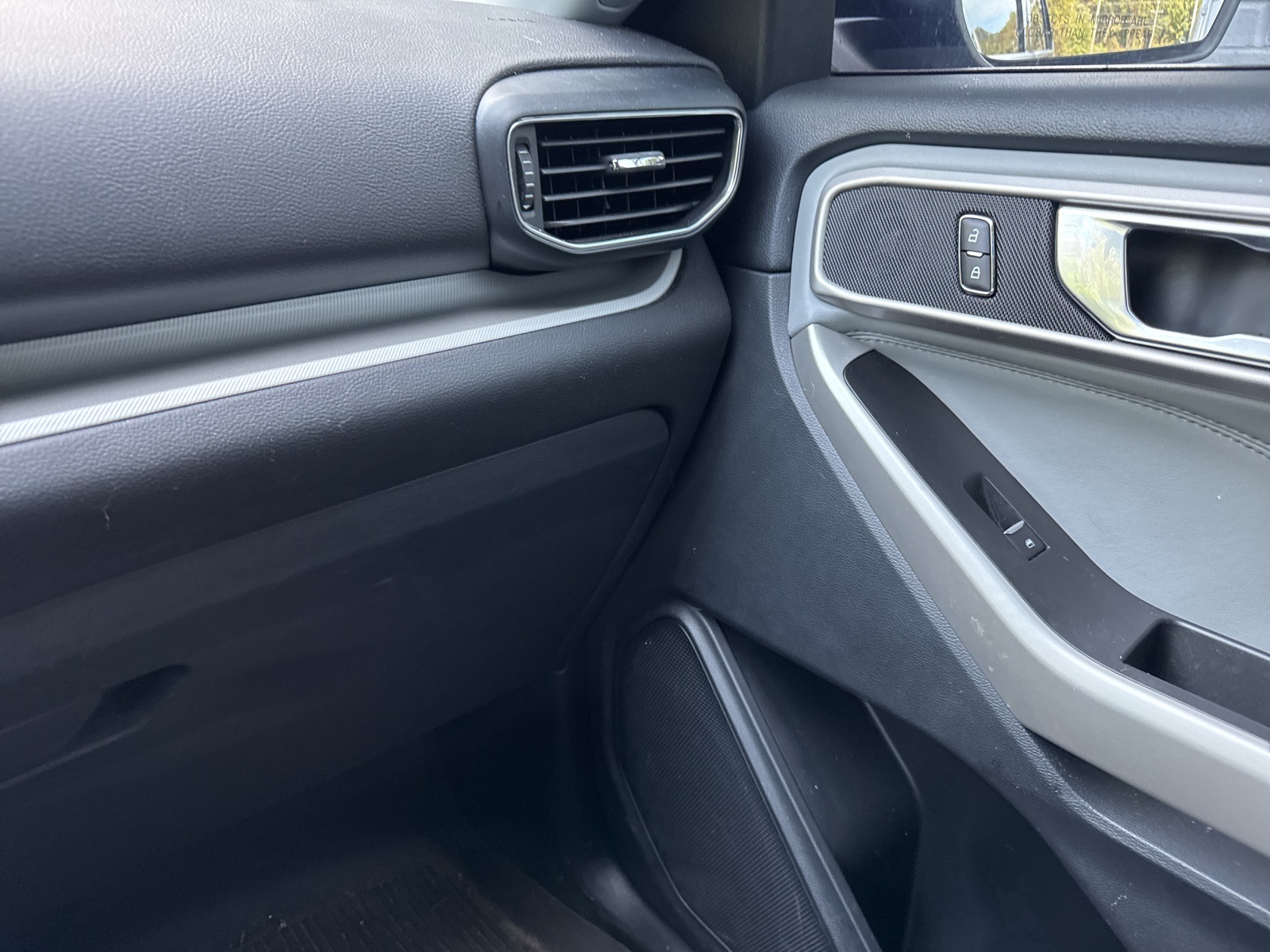 2022 Ford Explorer XLT photo 19