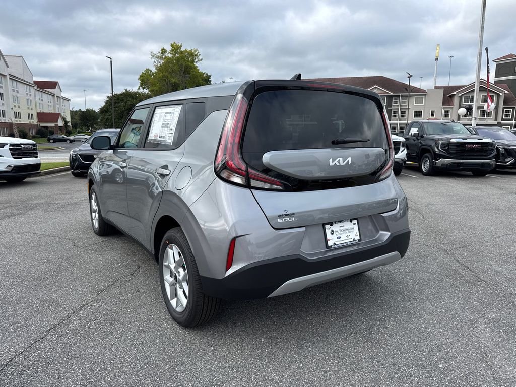 2025 Kia Soul LX S photo 2